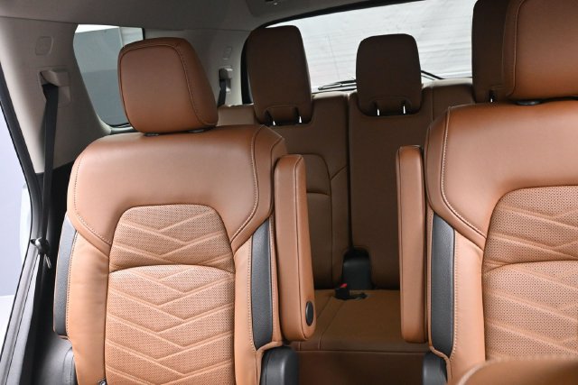 Used 2024 Nissan Pathfinder Platinum AWD/4WD image 19