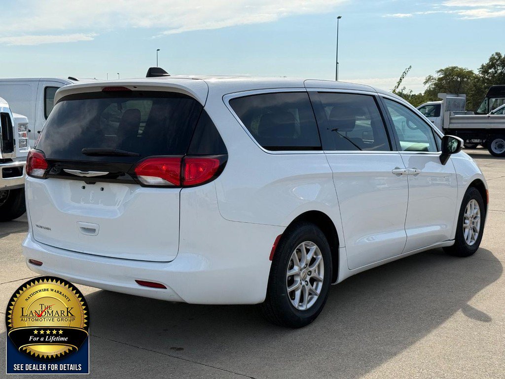 Used 2023 Chrysler Voyager LX FWD image 5