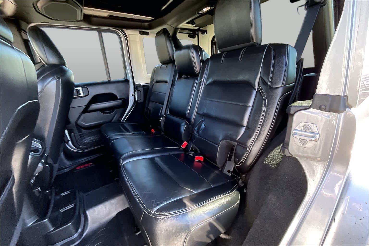Used 2018 Jeep Wrangler Unlimited Sahara AWD/4WD image 19