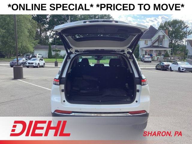Used 2022 Jeep Grand Cherokee Laredo w/ Luxury Tech Group I AWD/4WD image 14