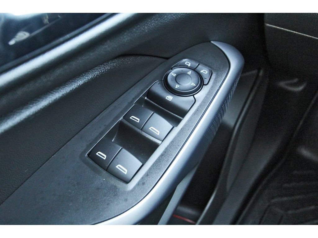 Used 2024 Chevrolet Trax RS w/ Sunroof Package FWD image 21