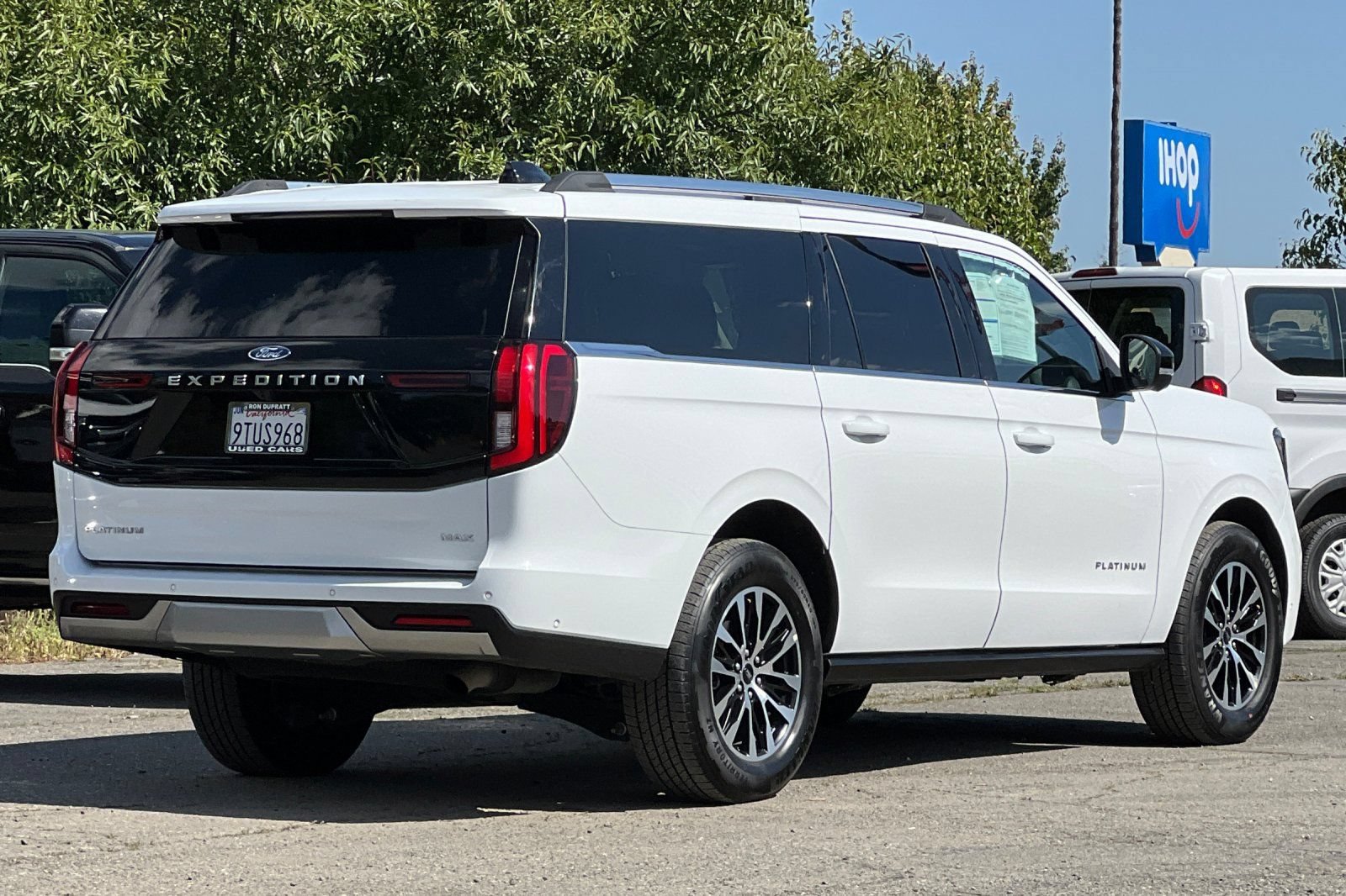 Certified 2025 Ford Expedition Max Platinum AWD/4WD image 4