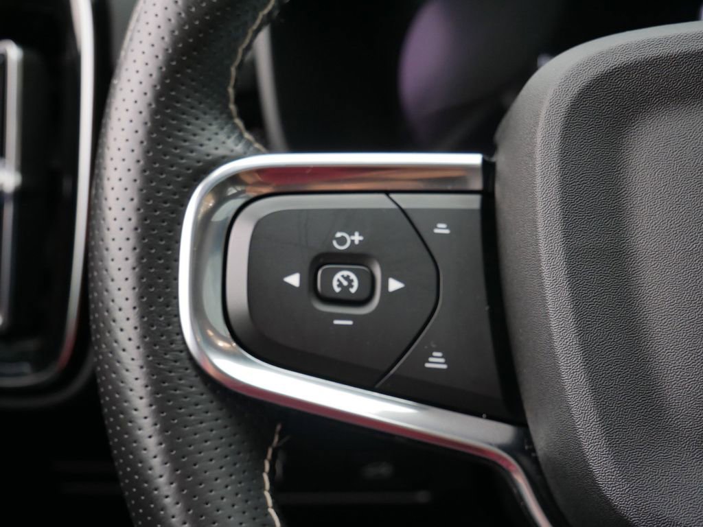 Used 2021 Volvo XC40 P8 Recharge w/ Advanced Package image 17