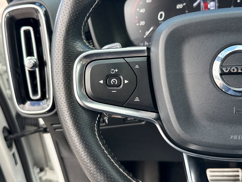 Used 2020 Volvo XC40 T5 R-Design image 15