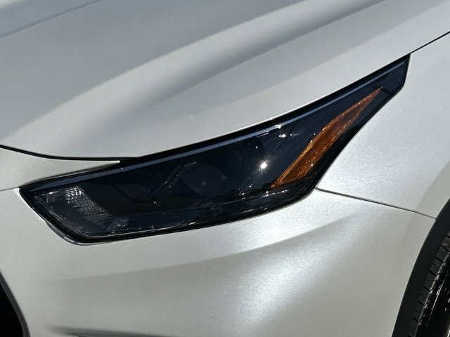 Used 2023 Toyota Highlander XLE AWD/4WD image 9