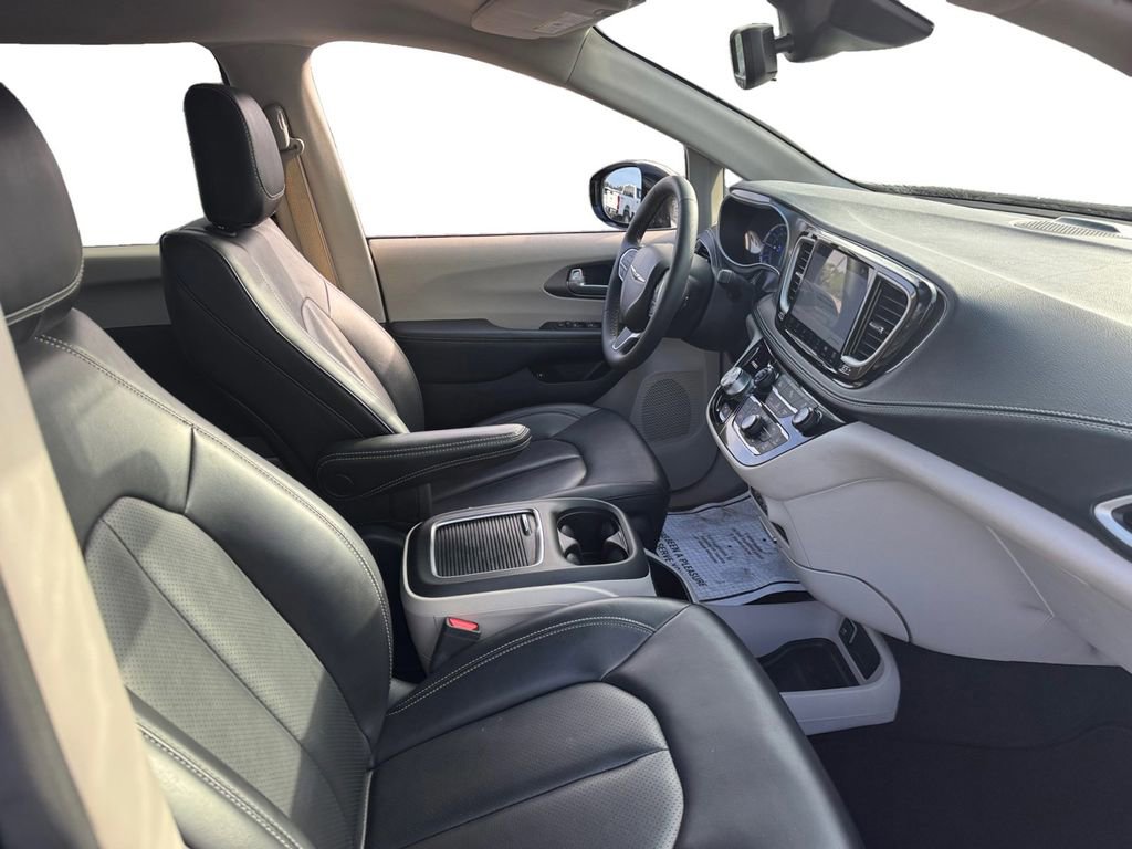 Used 2024 Chrysler Pacifica Limited FWD image 18