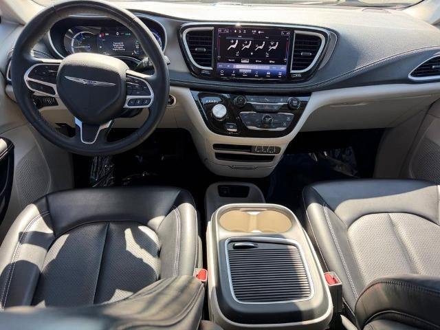 Used 2023 Chrysler Pacifica Touring-L FWD image 13