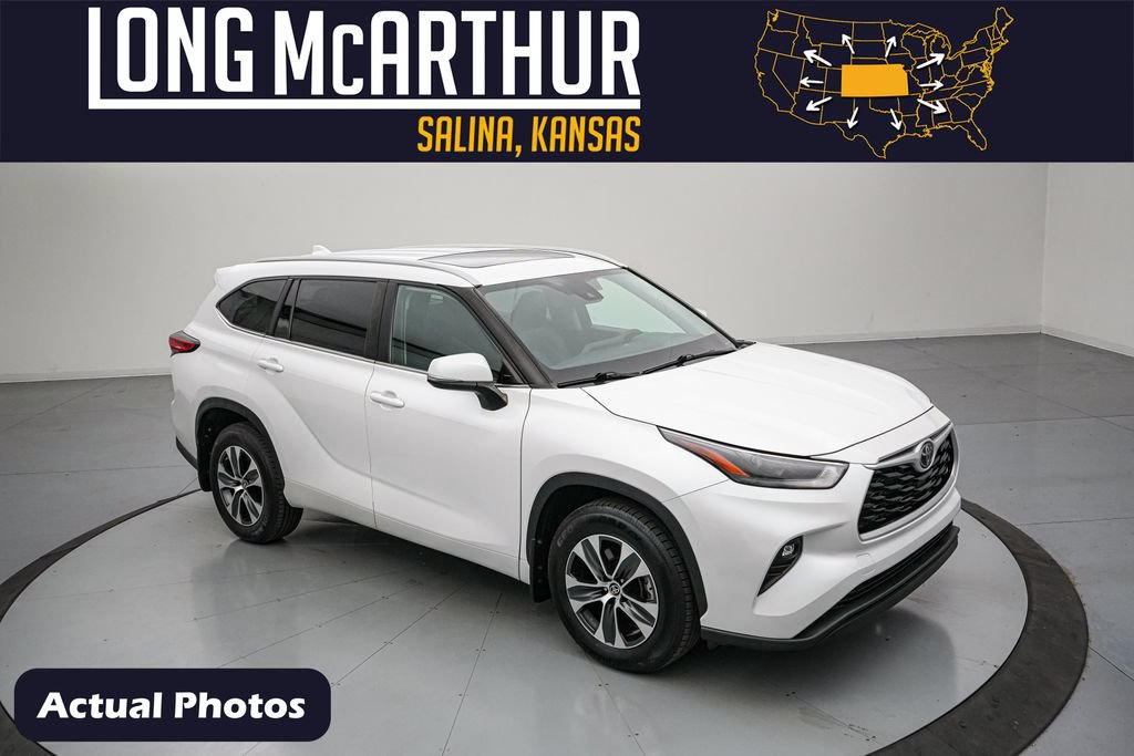 Used 2023 Toyota Highlander XLE AWD/4WD image 1
