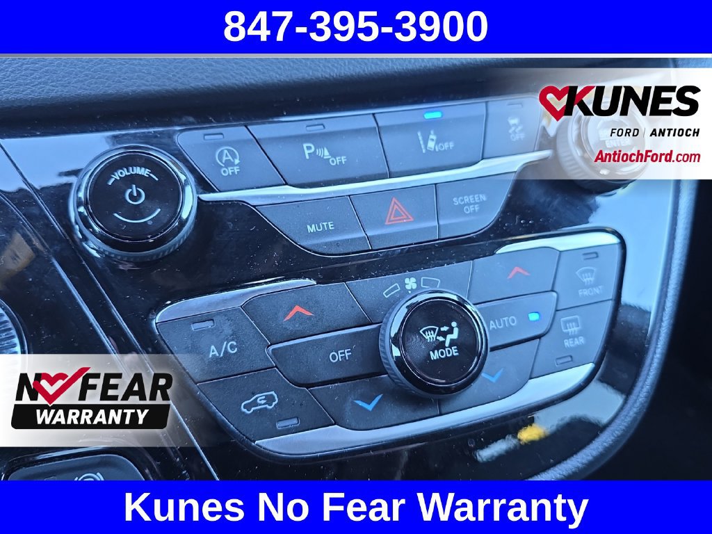 Used 2025 Chrysler Pacifica Select FWD image 31
