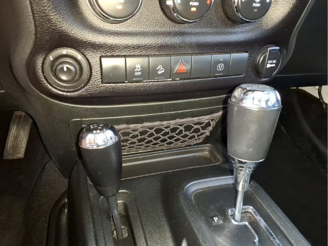 Used 2017 Jeep Wrangler Unlimited Sahara AWD/4WD image 22
