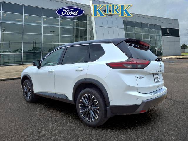 Used 2025 Nissan Rogue SL w/ Tech Package FWD image 3