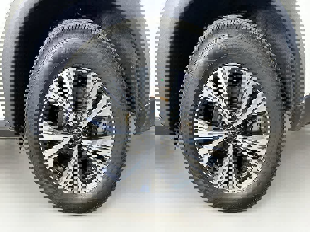 Used 2022 Nissan Rogue SV image 11