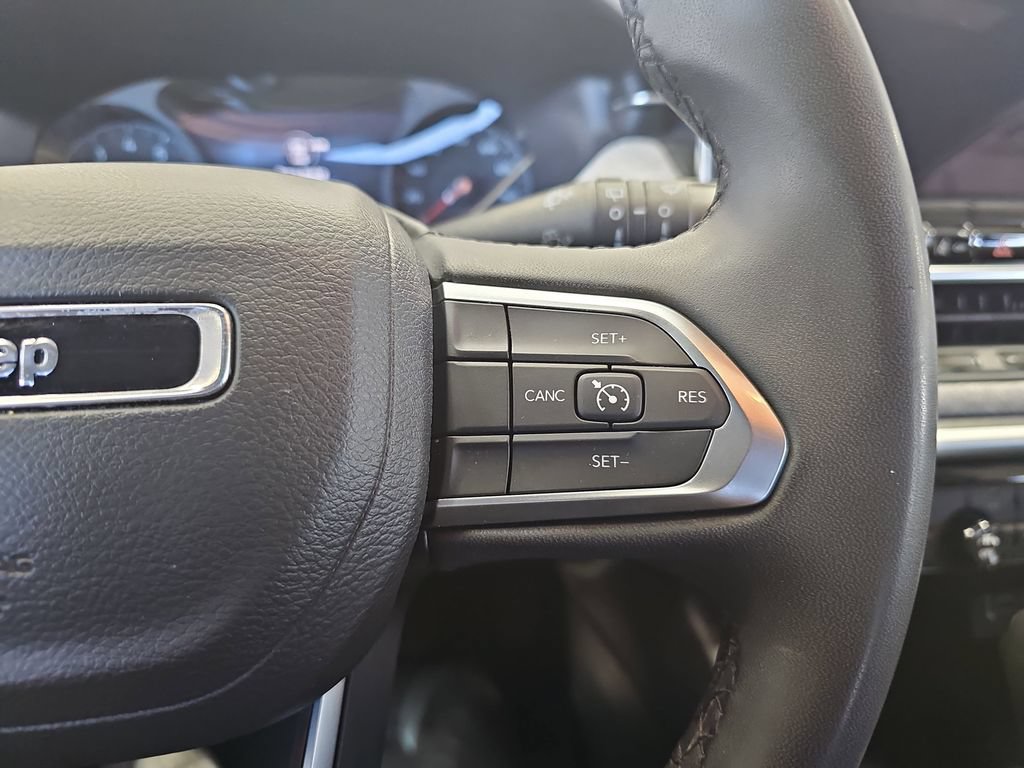 Used 2024 Jeep Compass Latitude AWD/4WD image 17
