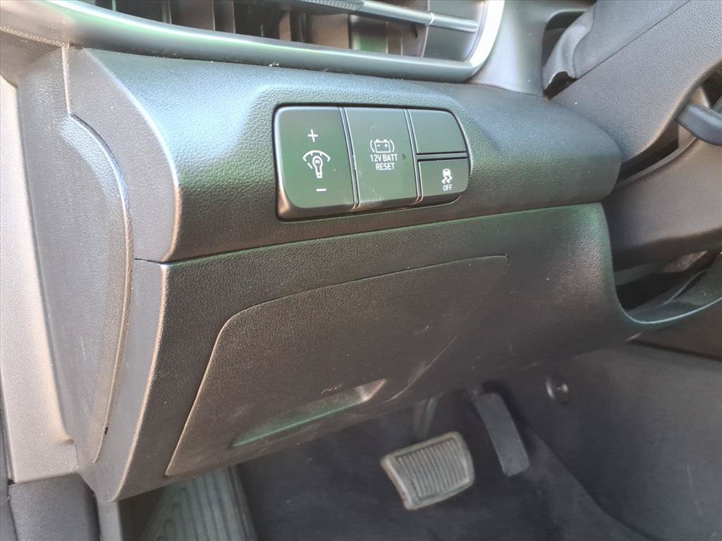 Used 2025 Hyundai Elantra Limited FWD image 11