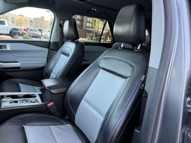 Certified 2022 Ford Explorer XLT w/ Equipment Group 202A image 19