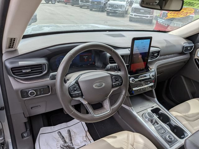 Certified 2024 Ford Explorer Platinum w/ Technology Package AWD/4WD image 7