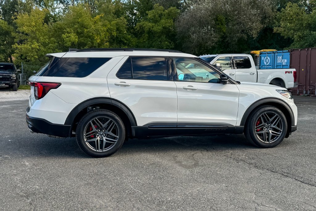 Certified 2025 Ford Explorer ST AWD/4WD image 2