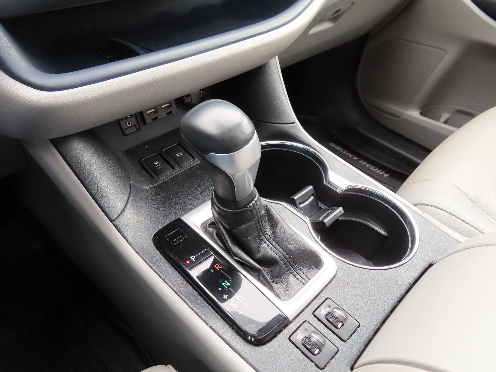 Used 2019 Toyota Highlander XLE AWD/4WD image 24
