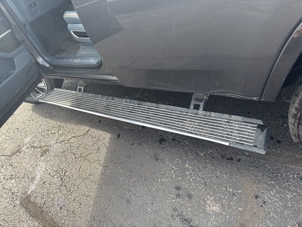 Used 2022 Jeep Grand Wagoneer Series III w/ Rear Seat Video Group 1 image 9