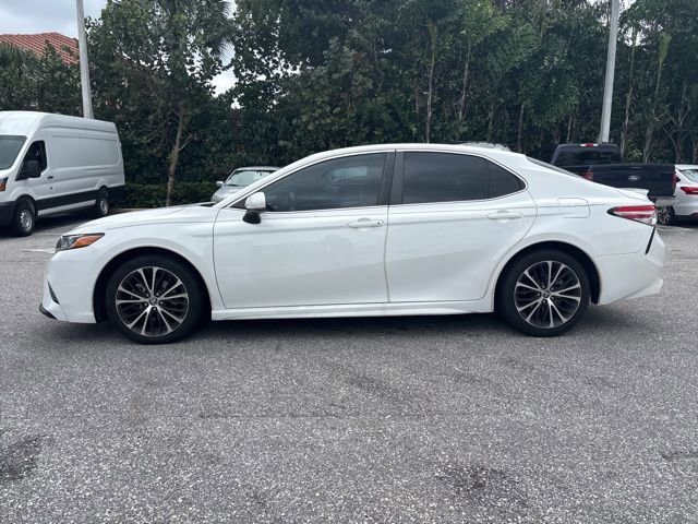 Used 2020 Toyota Camry SE image 2