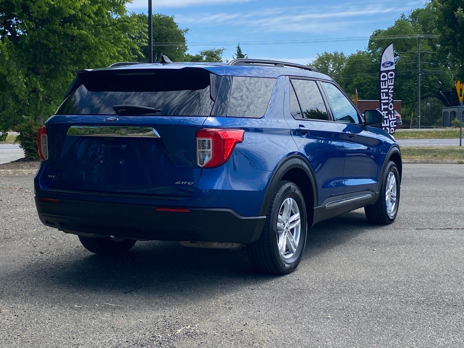 Certified 2023 Ford Explorer XLT AWD/4WD image 4
