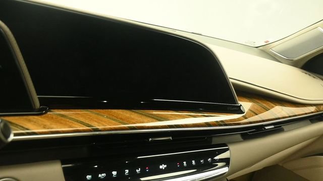 Used 2023 Cadillac Escalade Premium Luxury Platinum w/ Heavy-Duty Trailer Package AWD/4WD image 18