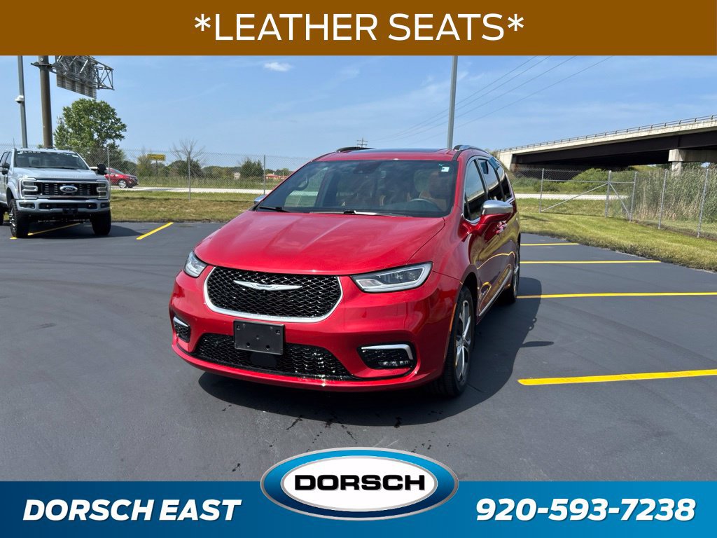 Used 2024 Chrysler Pacifica Pinnacle w/ Trailer Tow Group AWD/4WD image 1