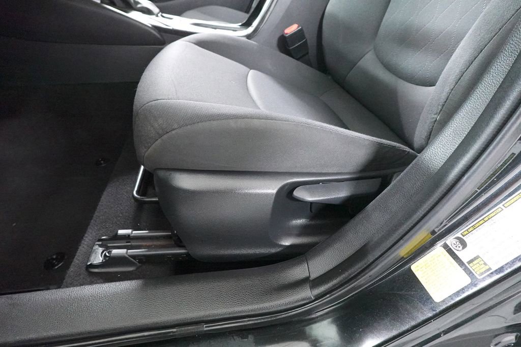 Used 2022 Toyota Corolla LE image 10