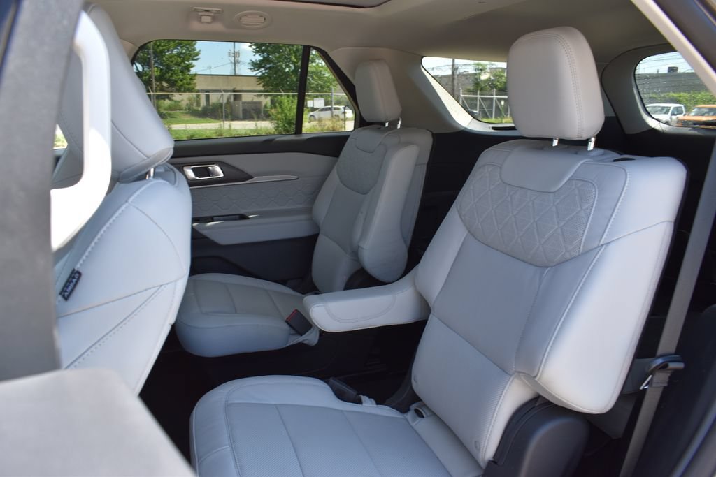 Certified 2025 Ford Explorer Platinum w/ LUX Leather Package AWD/4WD image 8