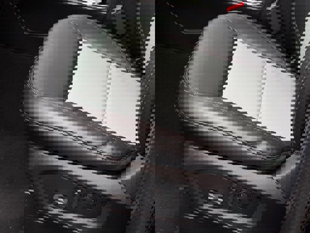 Certified 2022 Ford Explorer XLT w/ Equipment Group 202A image 32