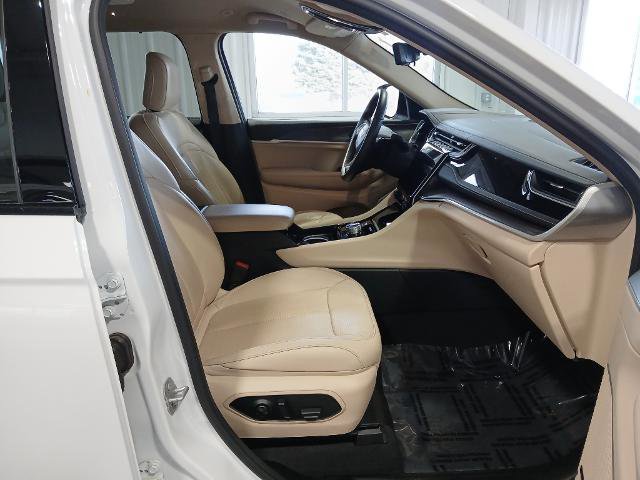 Used 2022 Jeep Grand Cherokee L Limited w/ Luxury Tech Group II image 18