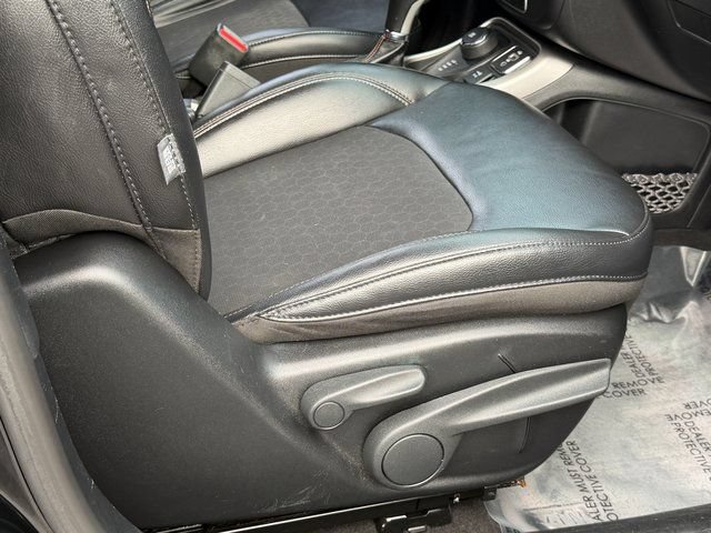 Used 2017 Jeep Compass Latitude AWD/4WD image 36
