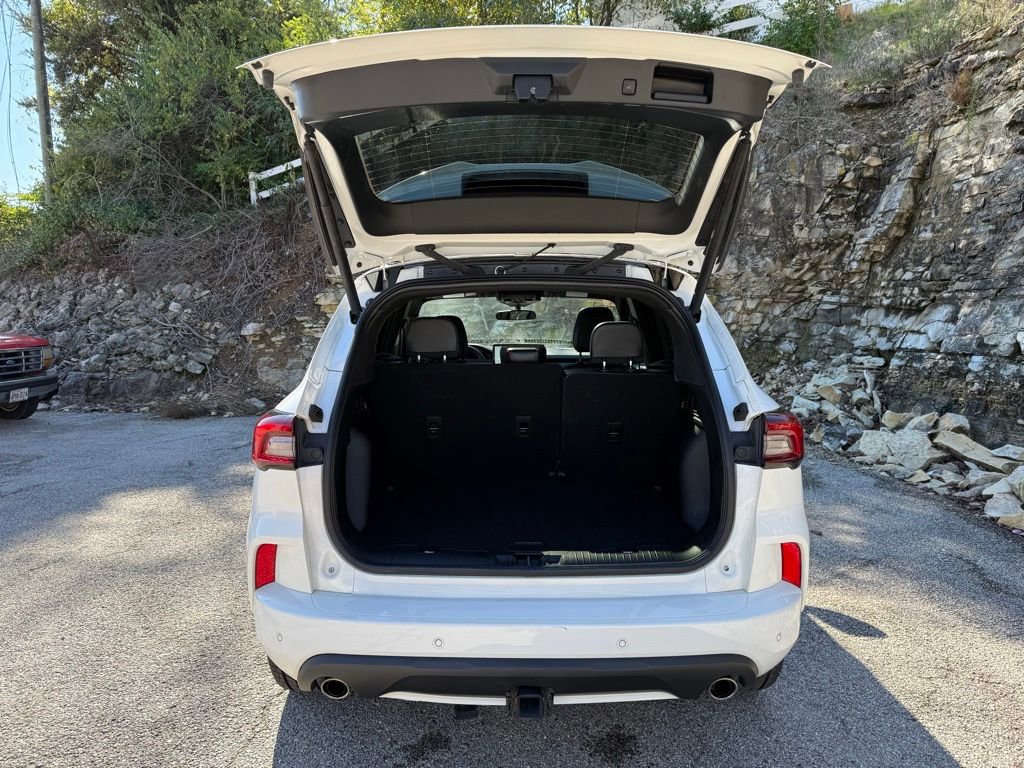 Certified 2023 Ford Escape ST-Line Select w/ Tech Pack #2 image 9