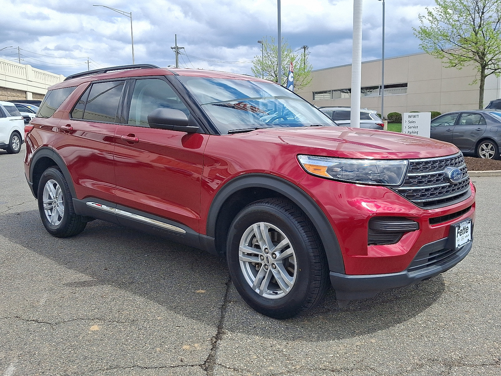 Certified 2022 Ford Explorer XLT w/ Class IV Trailer Tow Package AWD/4WD image 3