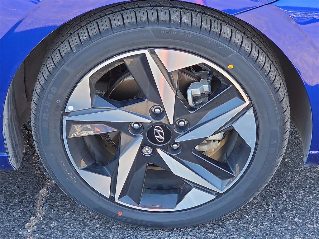 Used 2023 Hyundai Elantra Limited image 11