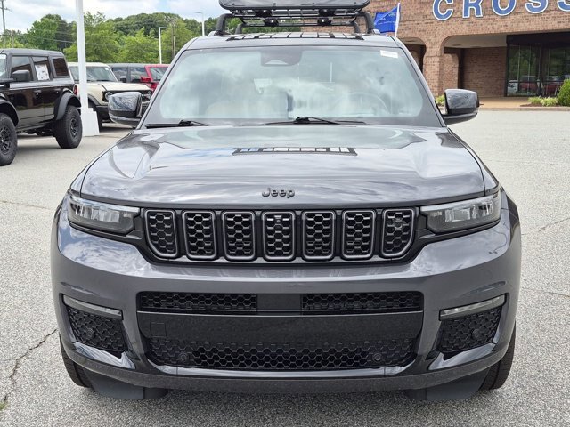 Used 2023 Jeep Grand Cherokee L Summit w/ Advanced Protech Group IV AWD/4WD image 9