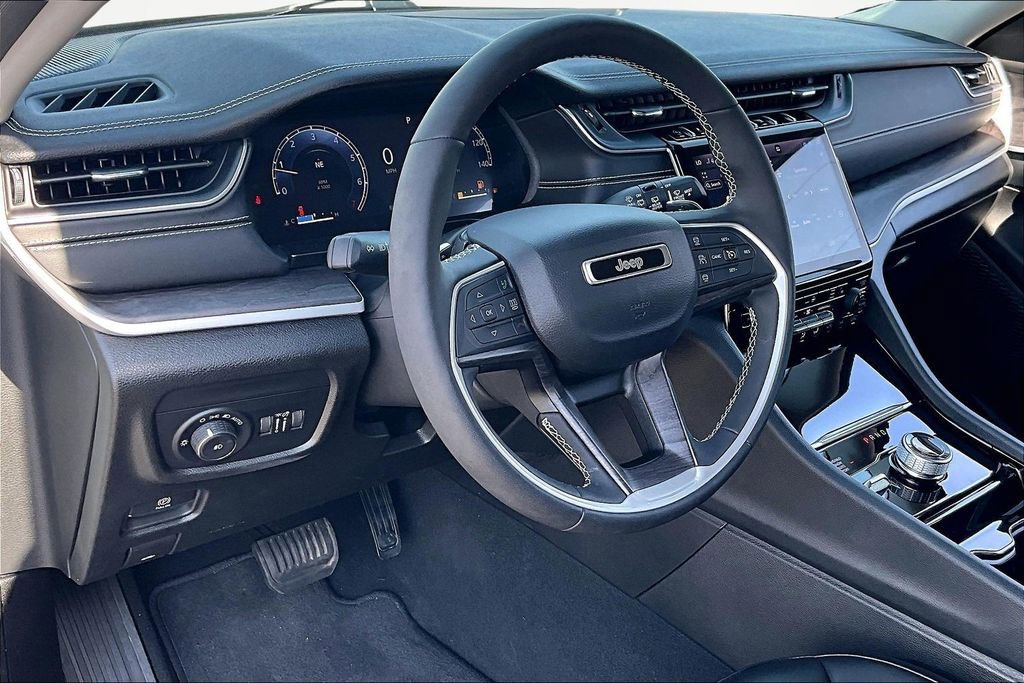 Used 2023 Jeep Grand Cherokee Limited AWD/4WD image 14