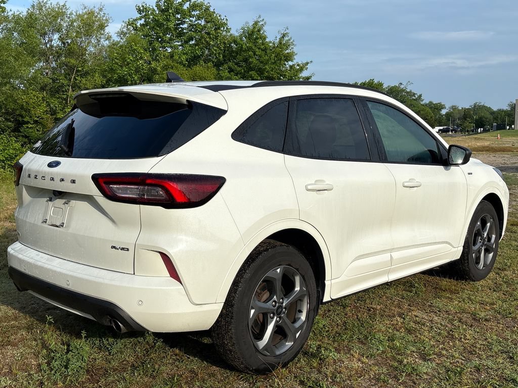 Certified 2023 Ford Escape ST-Line w/ Tech Pack #1 AWD/4WD image 6
