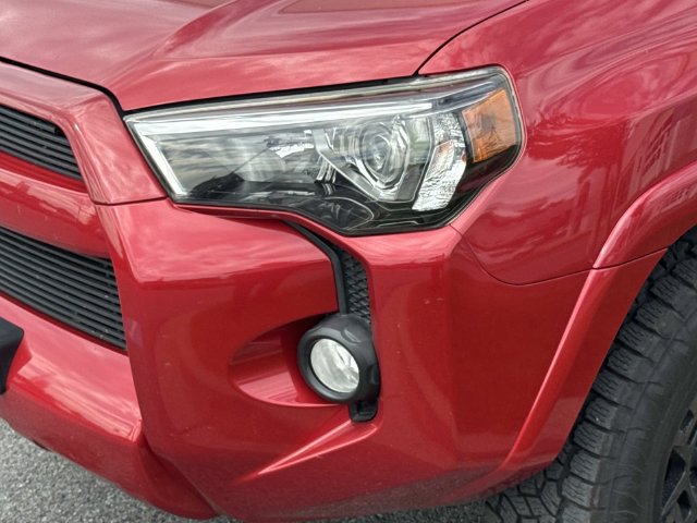 Used 2018 Toyota 4Runner SR5 AWD/4WD image 9