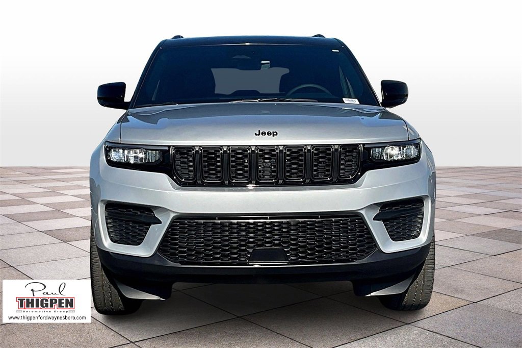 Used 2025 Jeep Grand Cherokee Altitude image 3