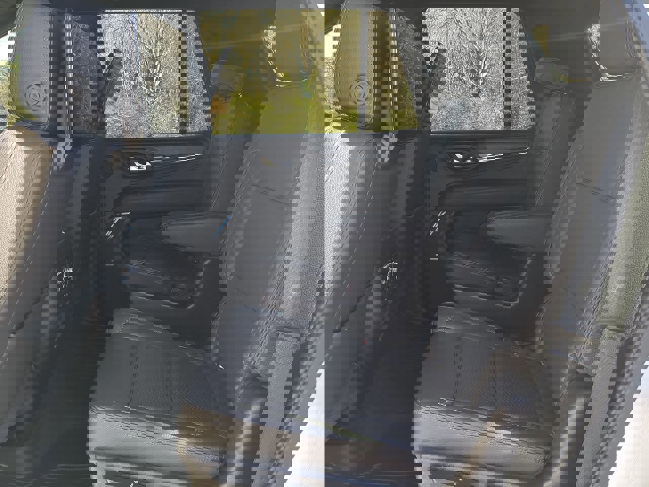 Used 2021 GMC Yukon Denali w/ Denali Premium Package image 12