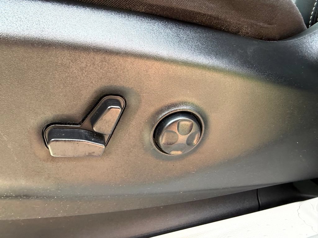 Used 2024 Chrysler Pacifica Touring-L FWD image 21