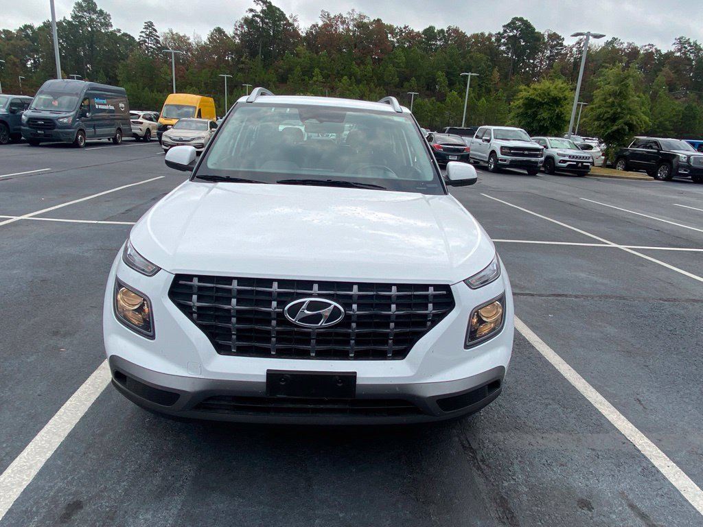 Used 2025 Hyundai Venue SEL FWD image 2