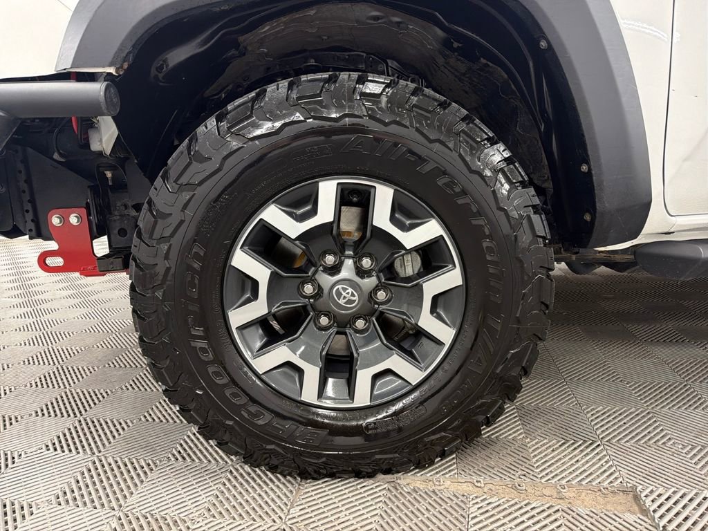 Used 2022 Toyota Tacoma TRD Off-Road w/ Technology Package image 15