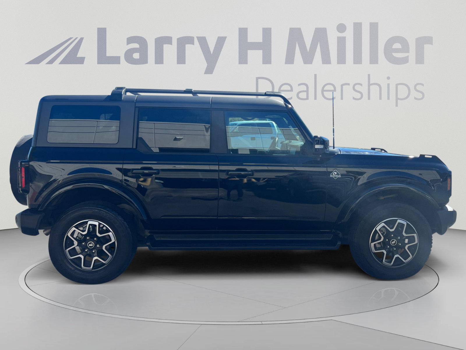 Certified 2025 Ford Bronco Outer Banks AWD/4WD image 6