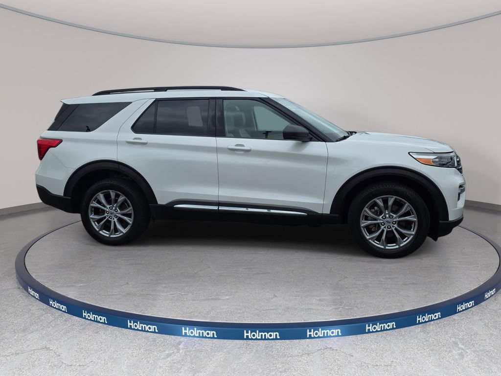 Certified 2023 Ford Explorer XLT w/ Equipment Group 202A AWD/4WD image 4
