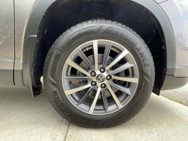 Used 2019 Toyota Highlander XLE AWD/4WD image 9