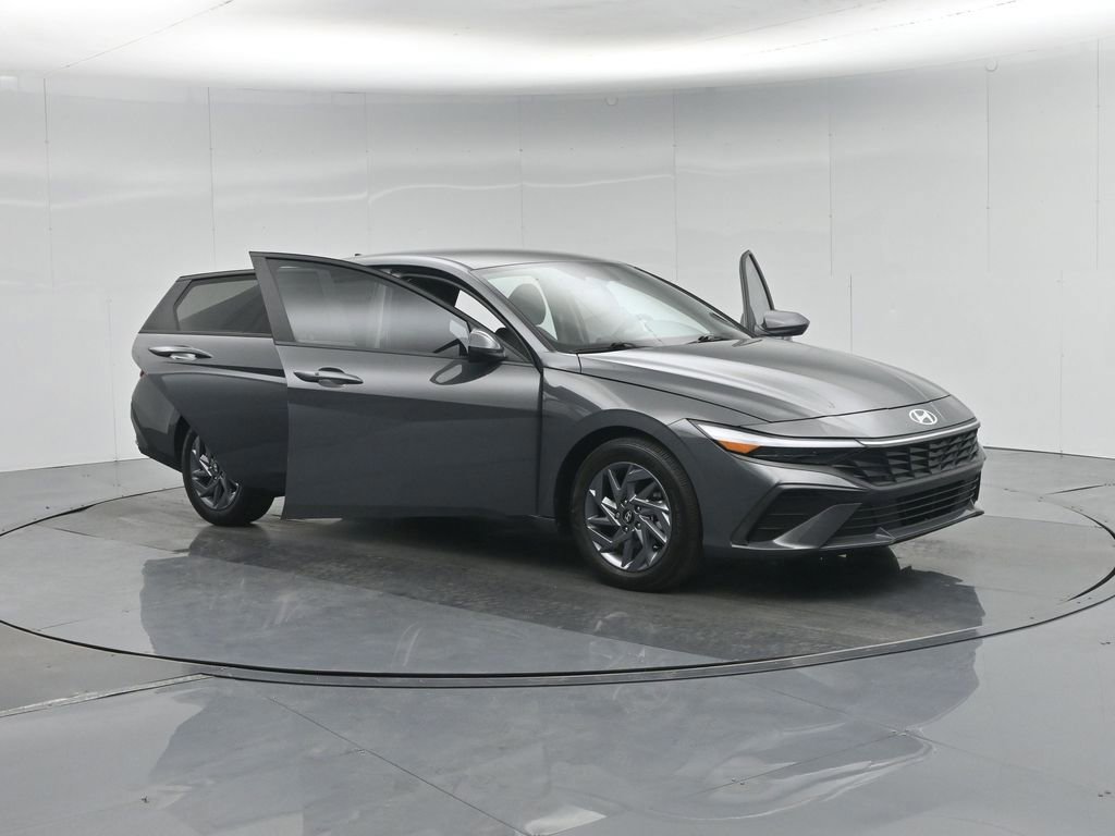 Used 2024 Hyundai Elantra SEL image 33