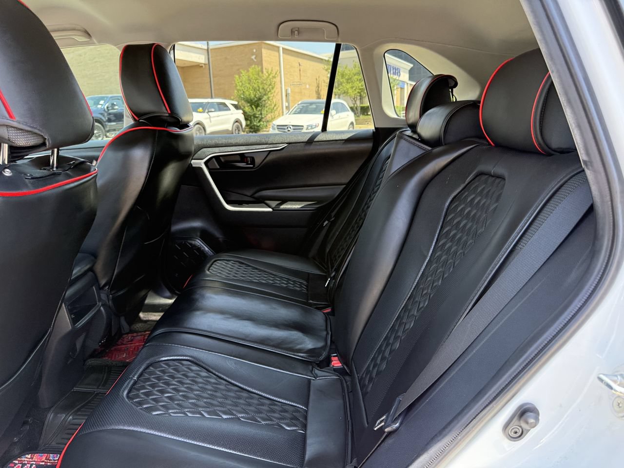 Used 2020 Toyota RAV4 LE FWD image 27