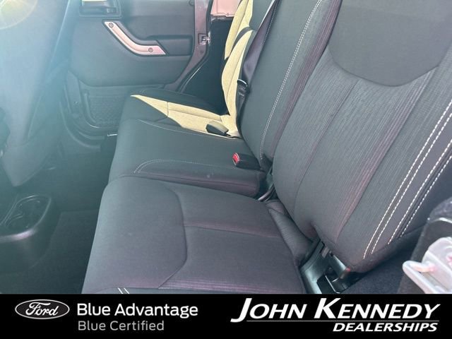 Used 2018 Jeep Wrangler Unlimited Rubicon w/ Connectivity Group AWD/4WD image 30